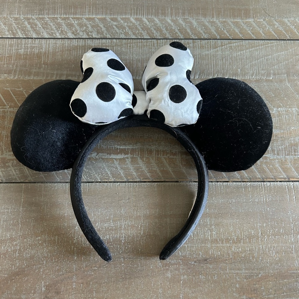 VGUC previously owned Disney parks ears headband